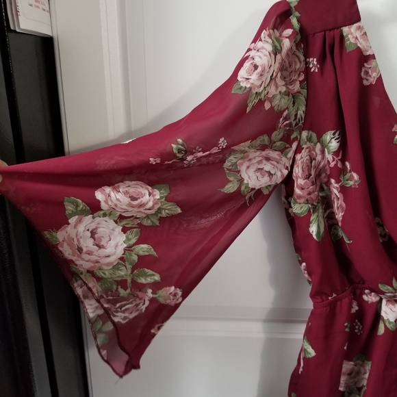 Rue 21 Flared sleeve Romper - Picture 3 of 6